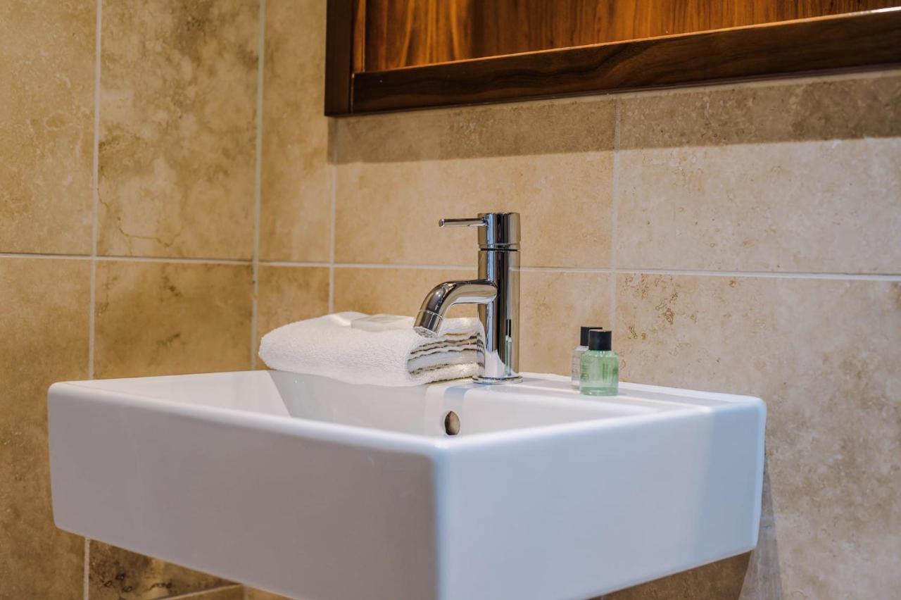 Host & Stay - Waterfront View Liverpool Esterno foto